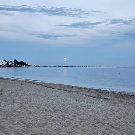 A Апартаменты *